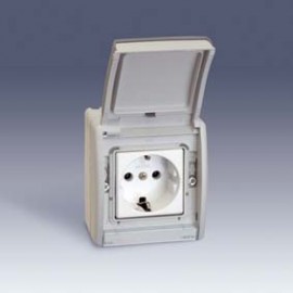 caja-superf.-con-schukocon-tapa-ip55-simon-4490432-035.jpg Caja superf. con schukocon tapa IP55 SIMON 4490432-035